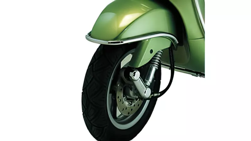 12723-piaggio-front-bumper-vespa-lx-lxv-50-150cc-chrome-1.webp
