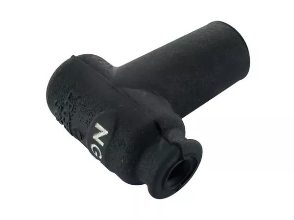 135-spark-plug-cap-ngk-lb05emh-black-8338–1.webp