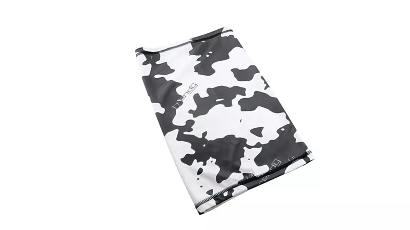 18261-neck-tube-camo-black-white-1.webp