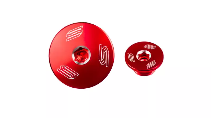 34744-engine-plug-oil-cap-scar-aluminium-kxf-250-450-red-1.webp